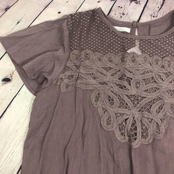 NWT Maurices Taupe Lace Blouse Size S - Picture 2 of 8
